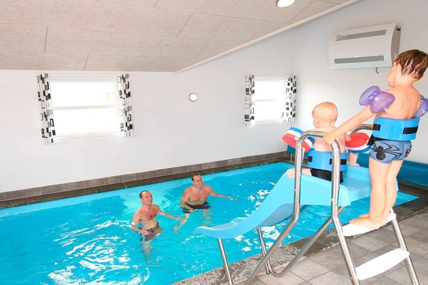 Foto van Luxe zwembad retraite -- By Traum Ferienwohnungen - Vakantiehuis in Løkken - Pool
