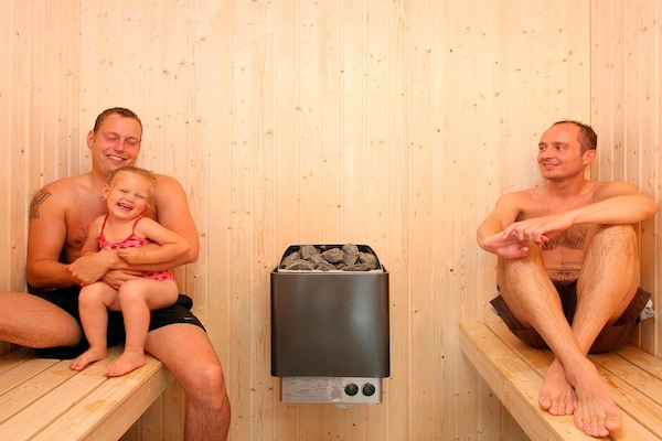 Foto van Luxe zwembad retraite -- By Traum Ferienwohnungen - Vakantiehuis in Løkken - Sauna