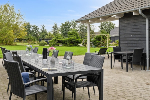 Foto van Luxe vakantieverblijf met zwembad - Vakantiehuis in Idestrup - Outdoor