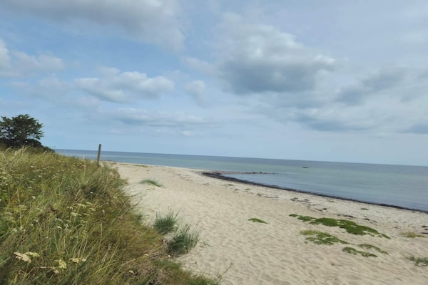 Foto van Luxe vakantieverblijf met zwembad - Vakantiehuis in Idestrup - WaterView