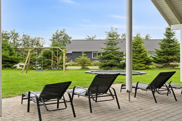 Foto van Luxe vakantieverblijf met zwembad - Vakantiehuis in Idestrup - Outdoor