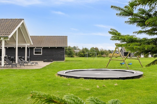 Foto van Luxe vakantieverblijf met zwembad - Vakantiehuis in Idestrup - Outdoor