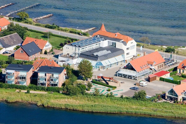 Foto van 6 persoons vakantie huis op een vakantie park in Hejls - Outdoor