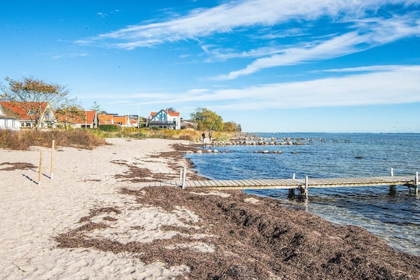 Foto van 6 persoons vakantie huis op een vakantie park in Hejls - View