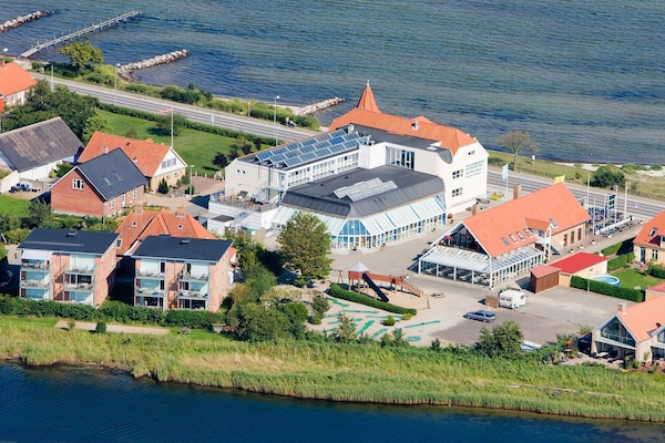 Foto van 6 persoons vakantie huis op een vakantie park in Hejls - Outdoor