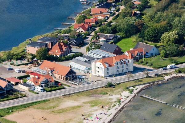 Foto van 6 persoons vakantie huis op een vakantie park in Hejls - Outdoor