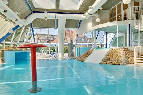 Foto van 6 persoons vakantie huis op een vakantie park in Hejls - Pool