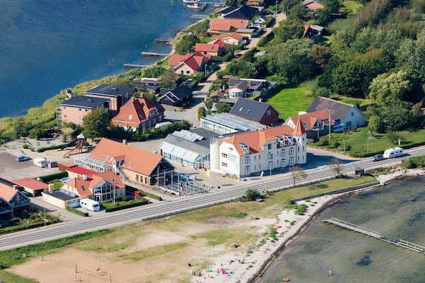 Foto van 6 persoons vakantie huis op een vakantie park in Hejls - Outdoor