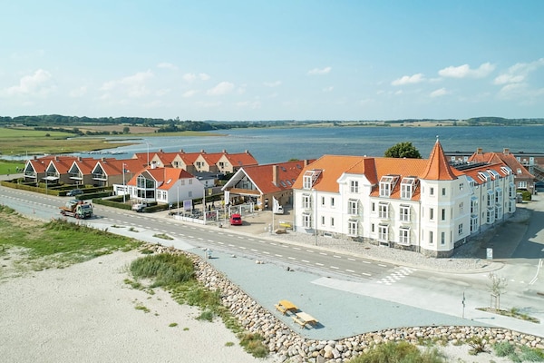 Foto van 6 persoons vakantie huis op een vakantie park in Hejls - Outdoor