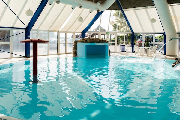 Foto van 6 persoons vakantie huis op een vakantie park in Hejls - Pool