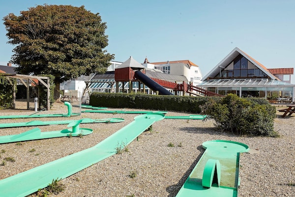Foto van 6 persoons vakantie huis op een vakantie park in Hejls - Pool