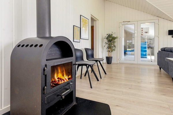 Foto van Luxe zwembad retraite -- By Traum Ferienwohnungen - Vakantiehuis in Idestrup - Indoor