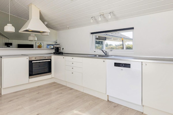 Foto van Luxe zwembad retraite -- By Traum Ferienwohnungen - Vakantiehuis in Idestrup - Indoor