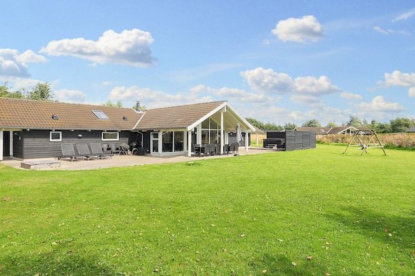 Foto van Luxe zwembad retraite -- By Traum Ferienwohnungen - Vakantiehuis in Idestrup - Outdoor