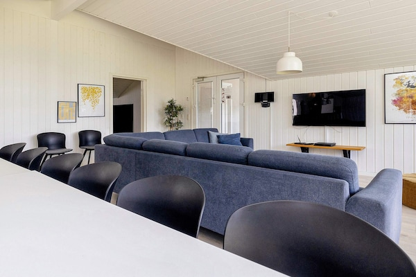 Foto van Luxe zwembad retraite -- By Traum Ferienwohnungen - Vakantiehuis in Idestrup - Indoor