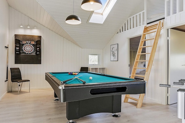 Foto van Luxe zwembad retraite -- By Traum Ferienwohnungen - Vakantiehuis in Idestrup - Indoor