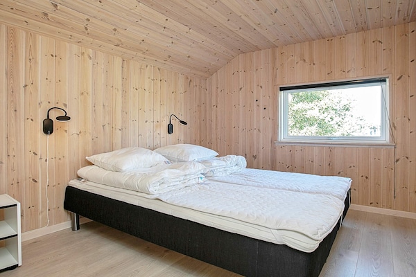 Foto van Luxe zwembad retraite -- By Traum Ferienwohnungen - Vakantiehuis in Idestrup - Indoor