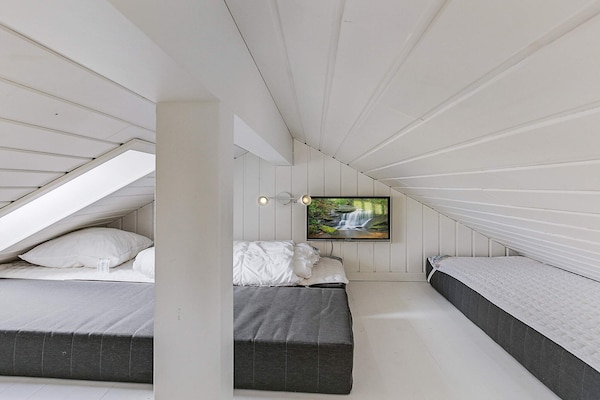 Foto van Luxe zwembad retraite -- By Traum Ferienwohnungen - Vakantiehuis in Idestrup - Indoor