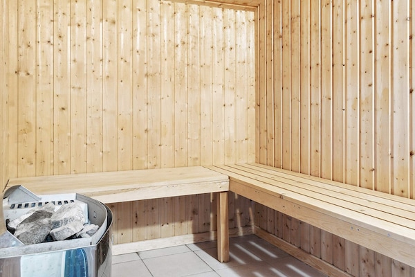 Foto van Luxe zwembad retraite -- By Traum Ferienwohnungen - Vakantiehuis in Idestrup - Sauna