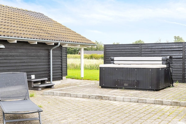 Foto van Luxe zwembad retraite -- By Traum Ferienwohnungen - Vakantiehuis in Idestrup - View