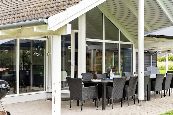Foto van Luxe zwembad retraite -- By Traum Ferienwohnungen - Vakantiehuis in Idestrup - View