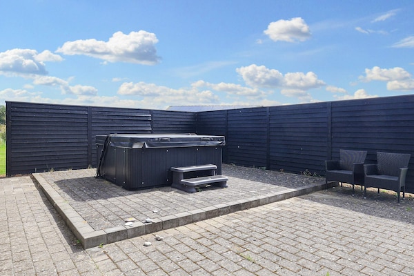 Foto van Luxe zwembad retraite -- By Traum Ferienwohnungen - Vakantiehuis in Idestrup - View