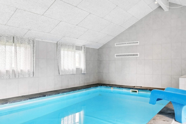 Foto van Luxe zwembad retraite -- By Traum Ferienwohnungen - Vakantiehuis in Idestrup - Pool