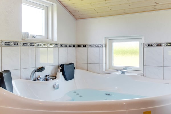 Foto van Luxe retraite met spa -- By Traum Ferienwohnungen - Vakantiehuis in Hemmet - Spa