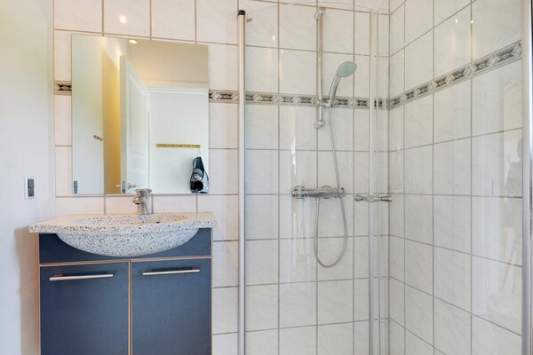 Foto van Luxe retraite met spa -- By Traum Ferienwohnungen - Vakantiehuis in Hemmet - Indoor