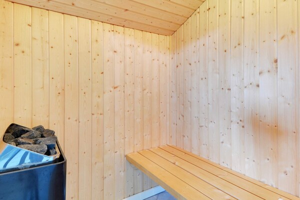 Foto van Luxe retraite met spa -- By Traum Ferienwohnungen - Vakantiehuis in Hemmet - Sauna