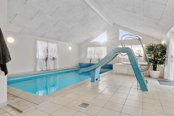 Foto van Luxe strandhuis -- By Traum Ferienwohnungen - Vakantiehuis in Bagenkop - Pool