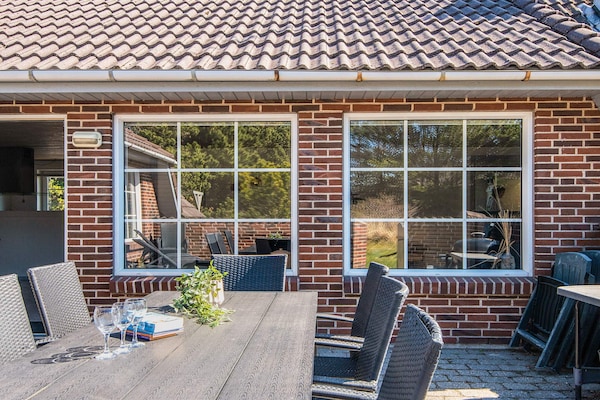 Foto van Luxe vakantieverblijf met zwembad - Vakantiehuis in Blåvand - View