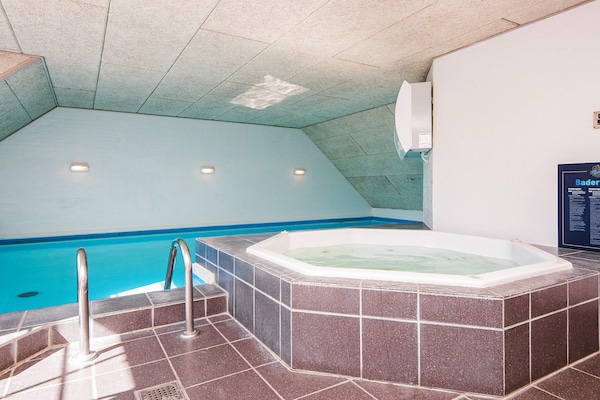 Foto van Luxe vakantieverblijf met zwembad - Vakantiehuis in Blåvand - Spa