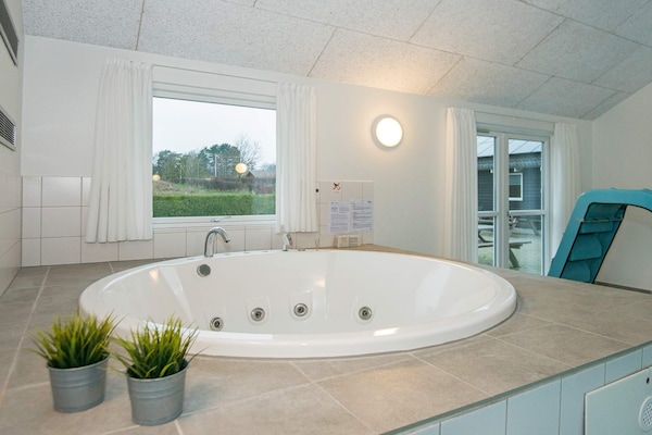 Foto van Luxe vakantieverblijf met zwembad - Vakantiehuis in Ebeltoft - Spa