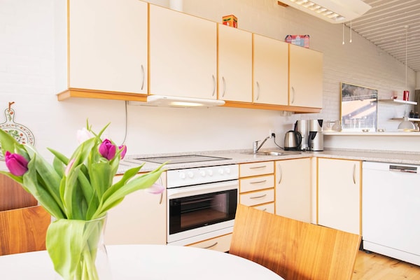 Foto van 6 persoons vakantie huis op een vakantie park in Sæby - Indoor