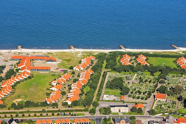 Foto van 6 persoons vakantie huis op een vakantie park in Sæby - Outdoor