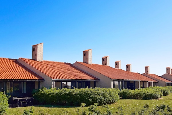 Foto van 6 persoons vakantie huis op een vakantie park in Sæby - Outdoor