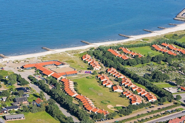 Foto van 6 persoons vakantie huis op een vakantie park in Sæby - Outdoor