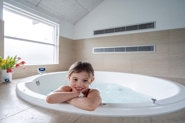 Foto van Luxe retraite met zwembad -- By Traum Ferienwohnungen - Spa