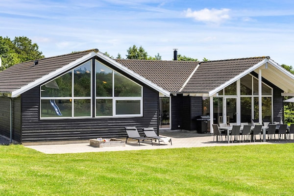Foto van Luxe vakantieverblijf met zwembad - Vakantiehuis in Tisvildeleje - Outdoor