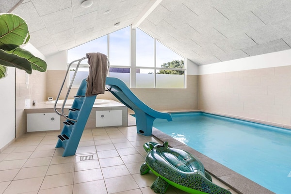 Foto van Luxe vakantieverblijf met zwembad - Vakantiehuis in Tisvildeleje - Pool