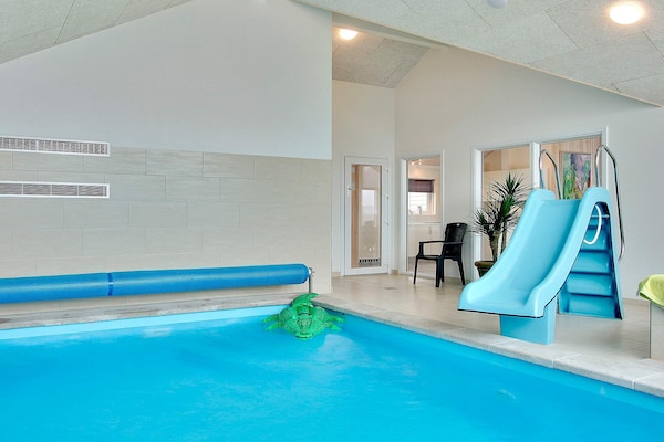 Foto van Luxe vakantieverblijf met zwembad - Vakantiehuis in Tisvildeleje - Pool