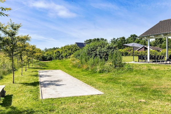 Foto van Luxe vakantieverblijf met zwembad - Vakantiehuis in Tisvildeleje - Outdoor