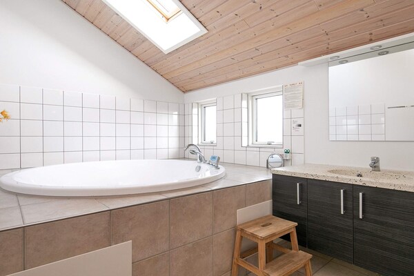 Foto van Luxe retraite met spa -- By Traum Ferienwohnungen - Vakantiehuis in Millinge - Spa