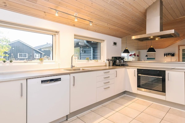 Foto van Luxe retraite met spa -- By Traum Ferienwohnungen - Vakantiehuis in Millinge - Indoor