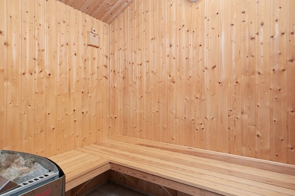 Foto van Luxe retraite met spa -- By Traum Ferienwohnungen - Vakantiehuis in Millinge - Sauna