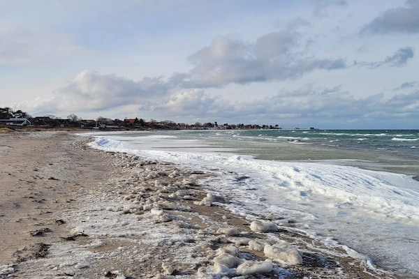 Foto van Gezellig huisje met open haard - Vakantiehuis in Væggerløse - WaterView