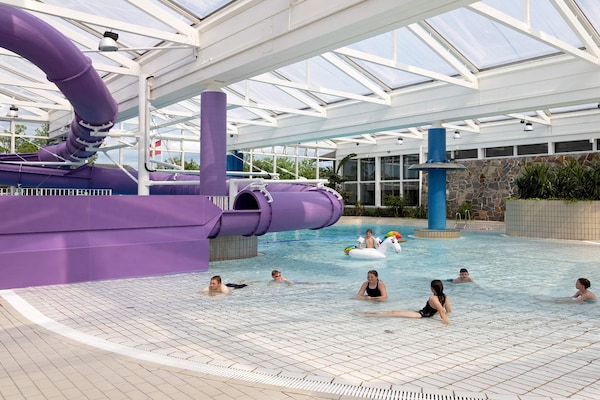 Foto van 6 persoons vakantie huis op een vakantie park in Hanstholm - Pool