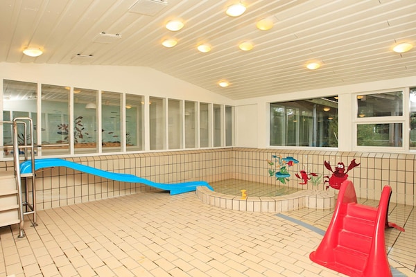 Foto van 6 persoons vakantie huis op een vakantie park in Hanstholm - Pool