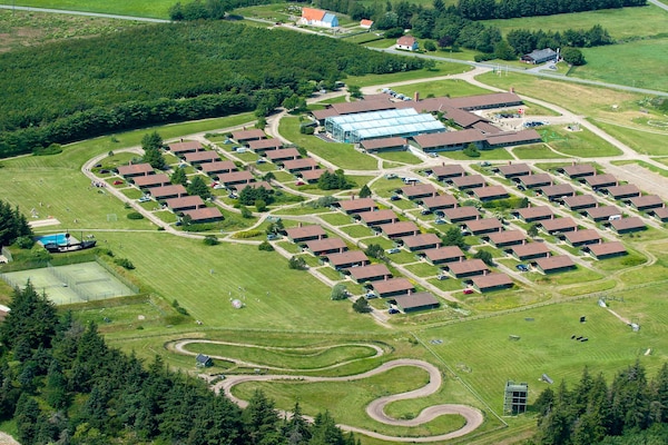 Foto van 6 persoons vakantie huis op een vakantie park in Hanstholm - Outdoor